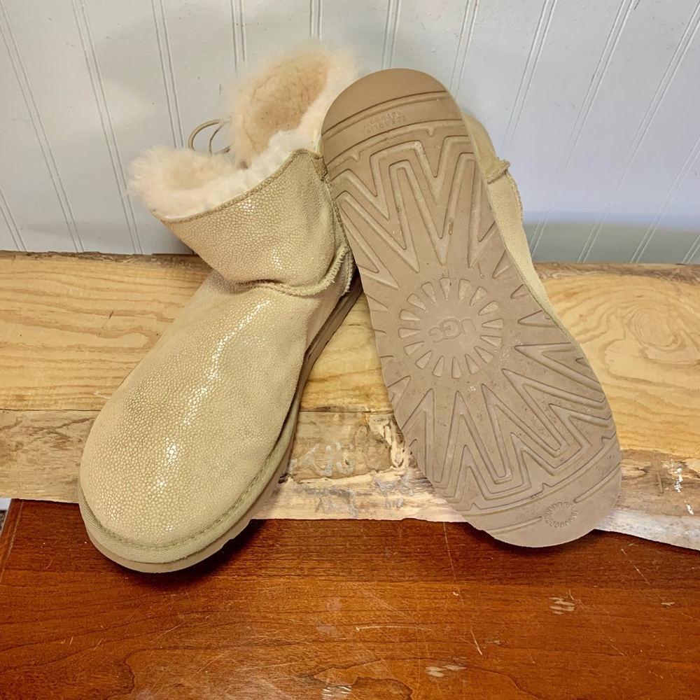 UGG Women's Mini Bailey Button II boots - Gold Color size 10